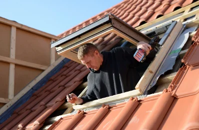 Pose de fenêtres de toit Velux à Camarade